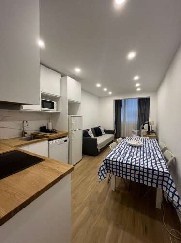 Apartamento T2 com 2 WCs , Varanda. TV e Internet. Centro de Monte Gordo