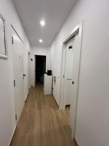 Apartamento T2 com 2 WCs , Varanda. TV e Internet. Centro de Monte Gordo