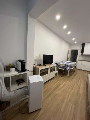 Apartamento T2 com 2 WCs , Varanda. TV e Internet. Centro de Monte Gordo