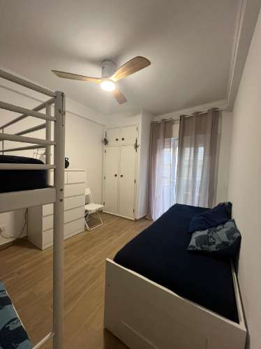 Apartamento T2 com 2 WCs , Varanda. TV e Internet. Centro de Monte Gordo