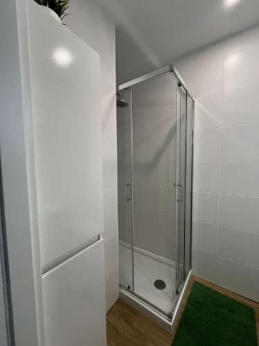 Apartamento T2 com 2 WCs , Varanda. TV e Internet. Centro de Monte Gordo