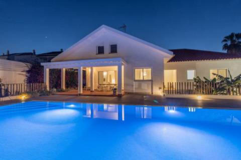 Moradia de Luxo T5+3 com Piscina e Garagem- Excelente Oportunidade de Investimento em Vila Nova de Cacela