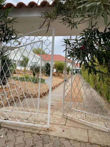 Moradia de Luxo T5+3 com Piscina e Garagem- Excelente Oportunidade de Investimento em Vila Nova de Cacela