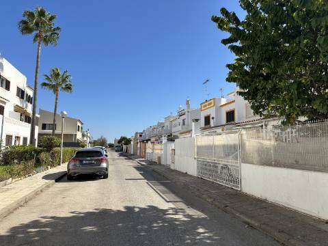 Lote de terreno com 204 m2, com projeto, para construção moradia.
