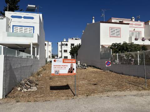 Lote de terreno com 204 m2, com projeto, para construção moradia.
