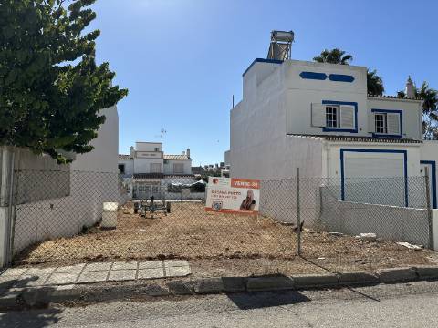 Lote de terreno com 204 m2, com projeto, para construção moradia.
