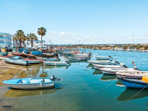 Lote de terreno com 204 m2, com projeto, para construção moradia.

