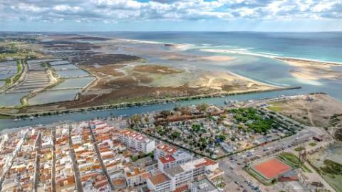 Lote de terreno com 204 m2, com projeto, para construção moradia.
