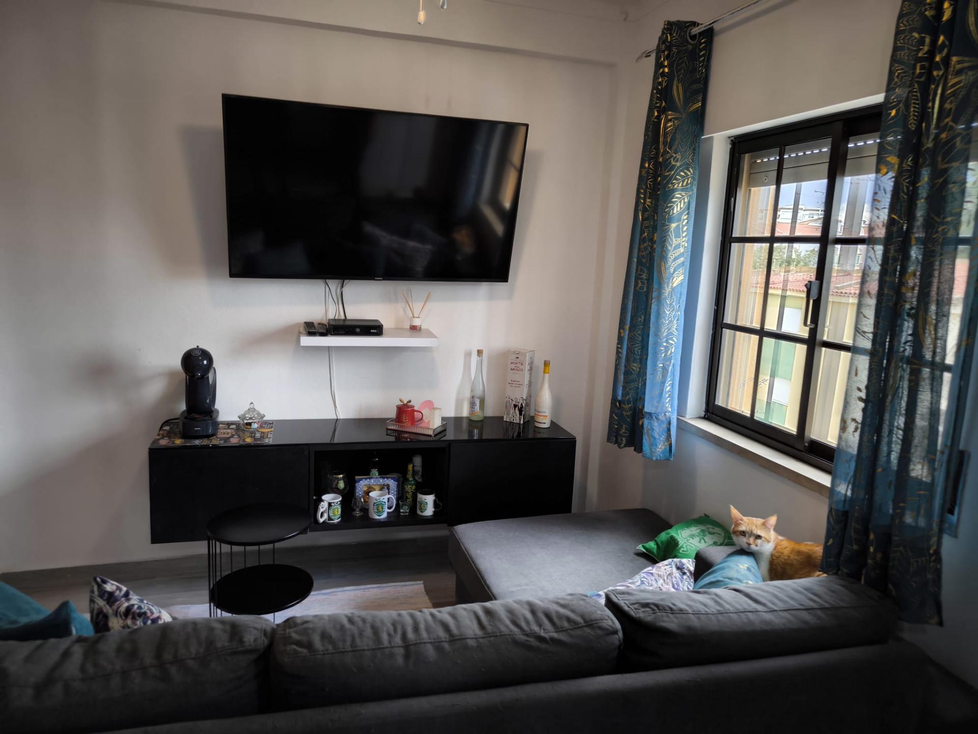 APARTAMENTO COM 3 QUARTOS - DUAS CASAS DE BANHO - ULTIMO ANDAR - EM VILA REAL DE SANTO ANTÓNIO - ALGARVE