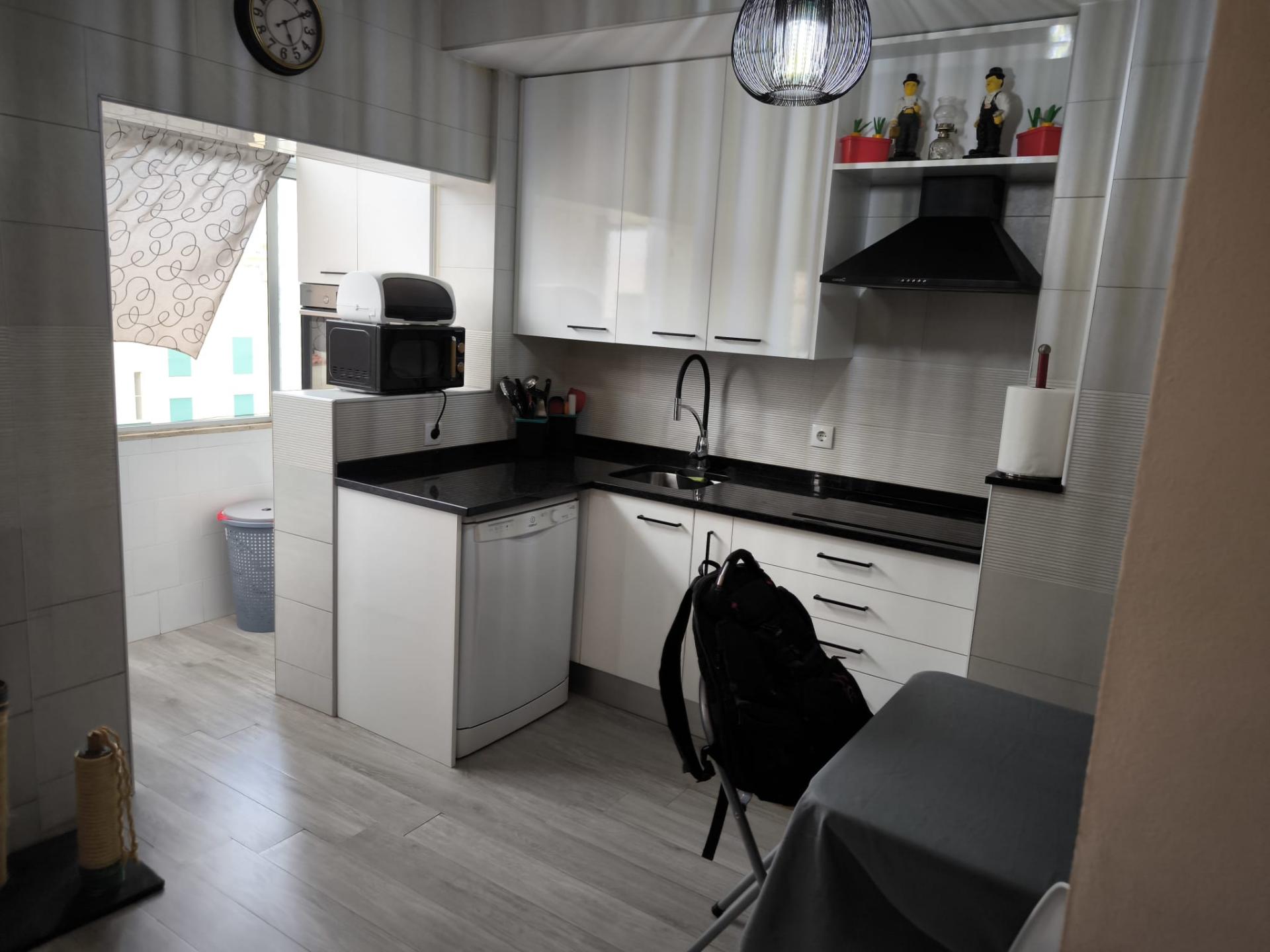 APARTAMENTO COM 3 QUARTOS - DUAS CASAS DE BANHO - ULTIMO ANDAR - EM VILA REAL DE SANTO ANTÓNIO - ALGARVE