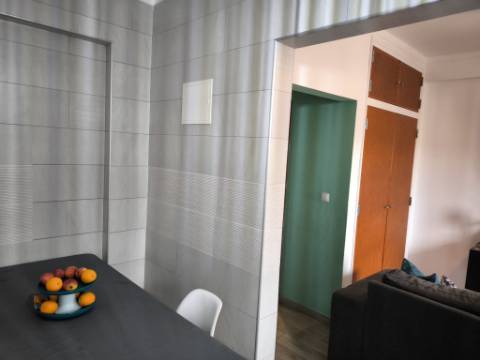 APARTAMENTO COM 3 QUARTOS - DUAS CASAS DE BANHO - ULTIMO ANDAR - EM VILA REAL DE SANTO ANTÓNIO - ALGARVE