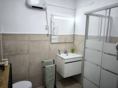 APARTAMENTO COM 3 QUARTOS - DUAS CASAS DE BANHO - ULTIMO ANDAR - EM VILA REAL DE SANTO ANTÓNIO - ALGARVE