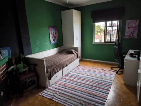 APARTAMENTO COM 3 QUARTOS - DUAS CASAS DE BANHO - ULTIMO ANDAR - EM VILA REAL DE SANTO ANTÓNIO - ALGARVE