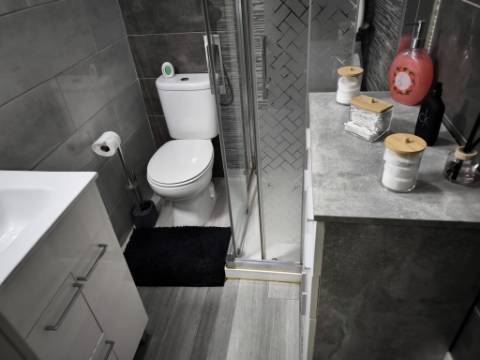 APARTAMENTO COM 3 QUARTOS - DUAS CASAS DE BANHO - ULTIMO ANDAR - EM VILA REAL DE SANTO ANTÓNIO - ALGARVE