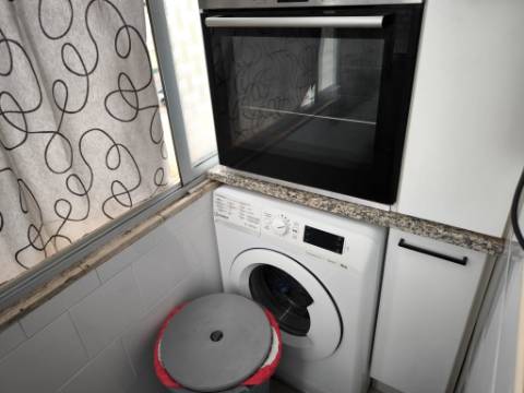 APARTAMENTO COM 3 QUARTOS - DUAS CASAS DE BANHO - ULTIMO ANDAR - EM VILA REAL DE SANTO ANTÓNIO - ALGARVE