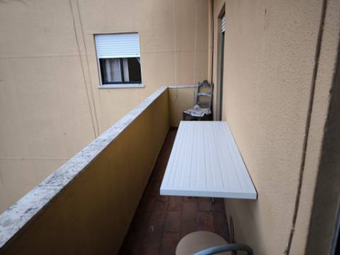 APARTAMENTO COM 3 QUARTOS - DUAS CASAS DE BANHO - ULTIMO ANDAR - EM VILA REAL DE SANTO ANTÓNIO - ALGARVE