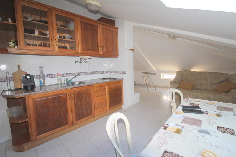 Garagem com cerca de 80m2 no centro de Monte Gordo + arrecadação/apartamento T2
