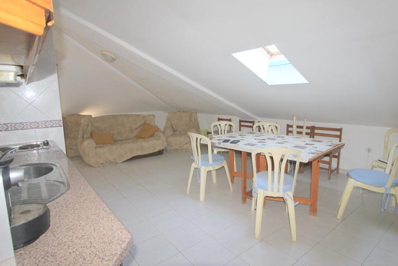 Garagem com cerca de 80m2 no centro de Monte Gordo + arrecadação/apartamento T2