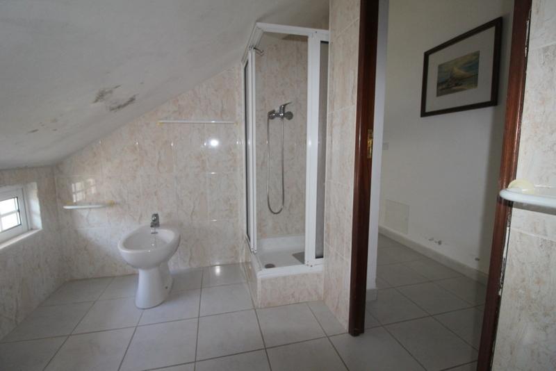 Garagem com cerca de 80m2 no centro de Monte Gordo + arrecadação/apartamento T2