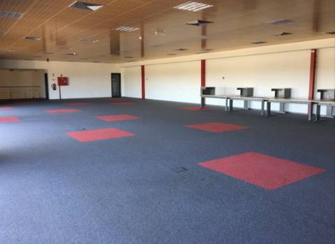 Oportunidade Única arrendamento de Cave Espaçosa em Área Empresarial de Olhão!