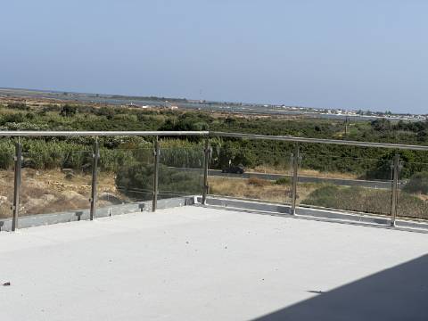 Oportunidade Única arrendamento de Cave Espaçosa em Área Empresarial de Olhão!