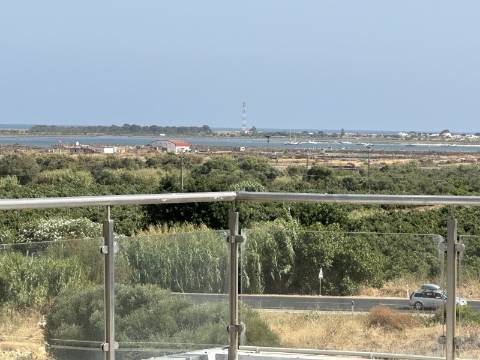 Oportunidade Única arrendamento de Cave Espaçosa em Área Empresarial de Olhão!