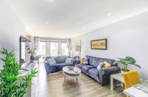 Apartamento de Elegância Contemporânea Melhorado com Distinção