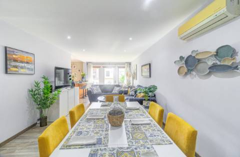 Apartamento de Elegância Contemporânea Melhorado com Distinção