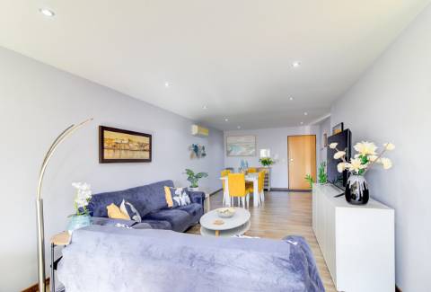 Apartamento de Elegância Contemporânea Melhorado com Distinção