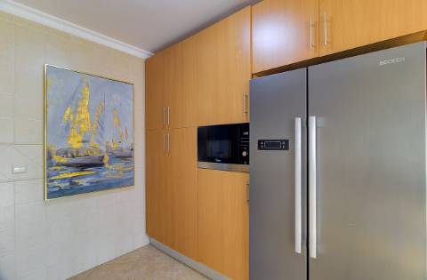 Apartamento de Elegância Contemporânea Melhorado com Distinção