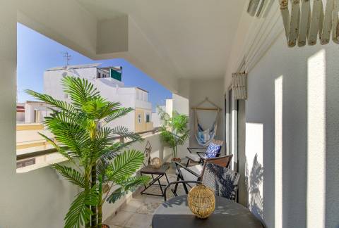 Apartamento de Elegância Contemporânea Melhorado com Distinção