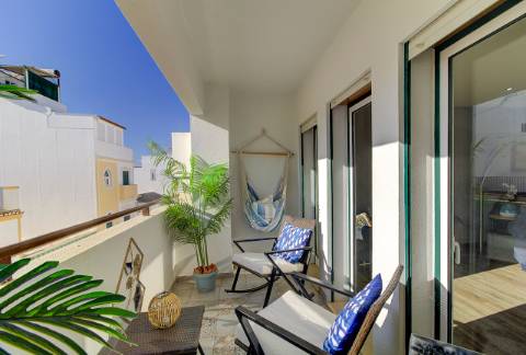 Apartamento de Elegância Contemporânea Melhorado com Distinção