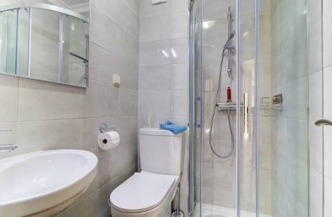 Apartamento de Elegância Contemporânea Melhorado com Distinção