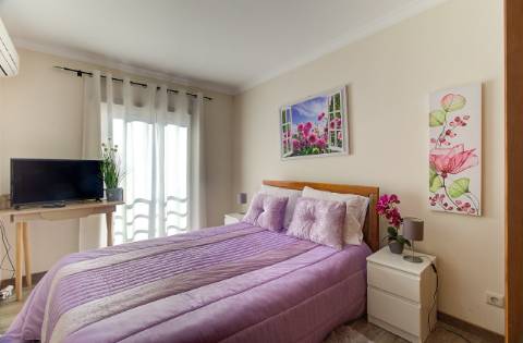 Apartamento de Elegância Contemporânea Melhorado com Distinção