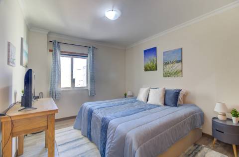 Apartamento de Elegância Contemporânea Melhorado com Distinção