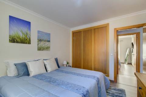 Apartamento de Elegância Contemporânea Melhorado com Distinção