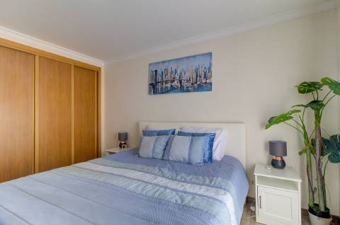 Apartamento de Elegância Contemporânea Melhorado com Distinção