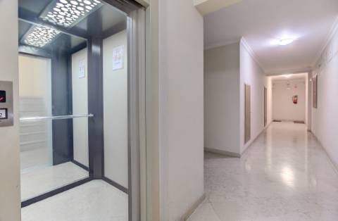 Apartamento de Elegância Contemporânea Melhorado com Distinção