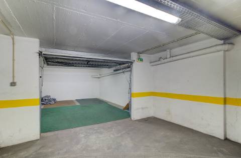 Apartamento de Elegância Contemporânea Melhorado com Distinção