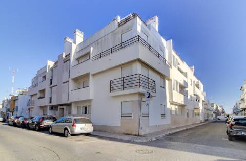 Apartamento de Elegância Contemporânea Melhorado com Distinção