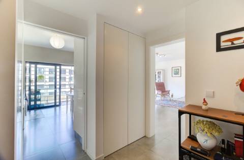 Tavira, a 5 minutos do Centro, T3 de 103 m², com vista mar e elevador.