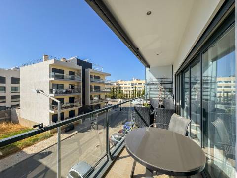 Tavira, a 5 minutos do Centro, T3 de 103 m², com vista mar e elevador.