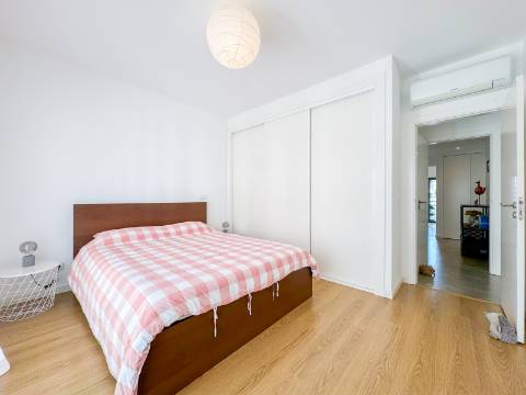 Tavira, a 5 minutos do Centro, T3 de 103 m², com vista mar e elevador.