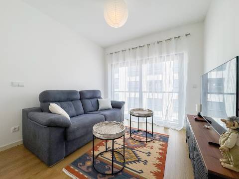 Tavira, a 5 minutos do Centro, T3 de 103 m², com vista mar e elevador.