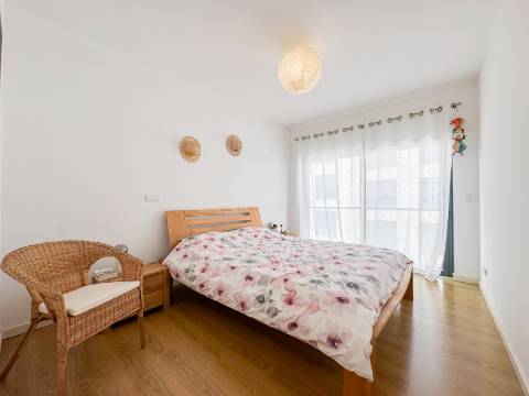 Tavira, a 5 minutos do Centro, T3 de 103 m², com vista mar e elevador.