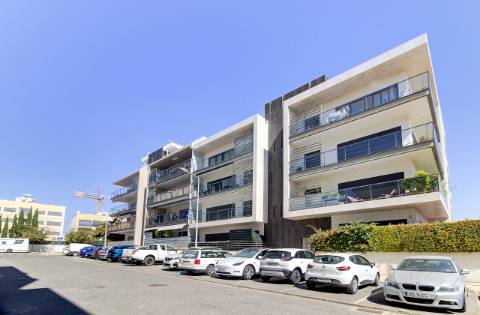 Tavira, a 5 minutos do Centro, T3 de 103 m², com vista mar e elevador.