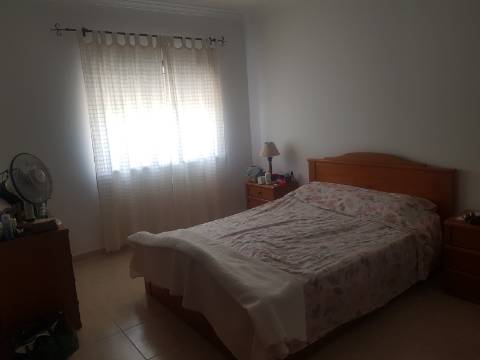 Apartamento T2 Mobilado com Elevador e Varandas - Arrendamento Sazonal (Outubro a Junho)