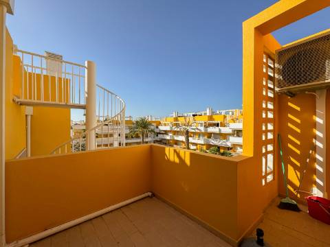 Apartamento top floor em empreendimento com Piscina