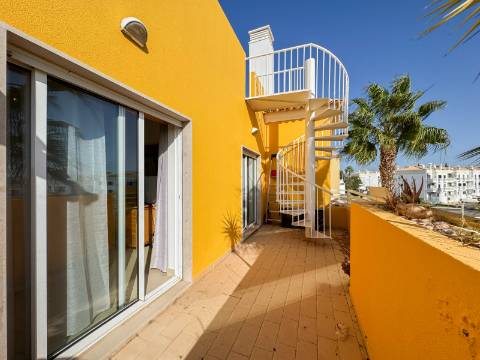 Apartamento top floor em empreendimento com Piscina