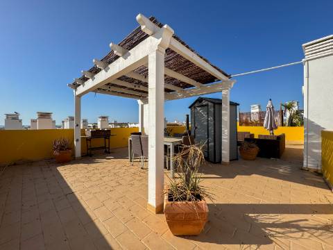 Apartamento top floor em empreendimento com Piscina